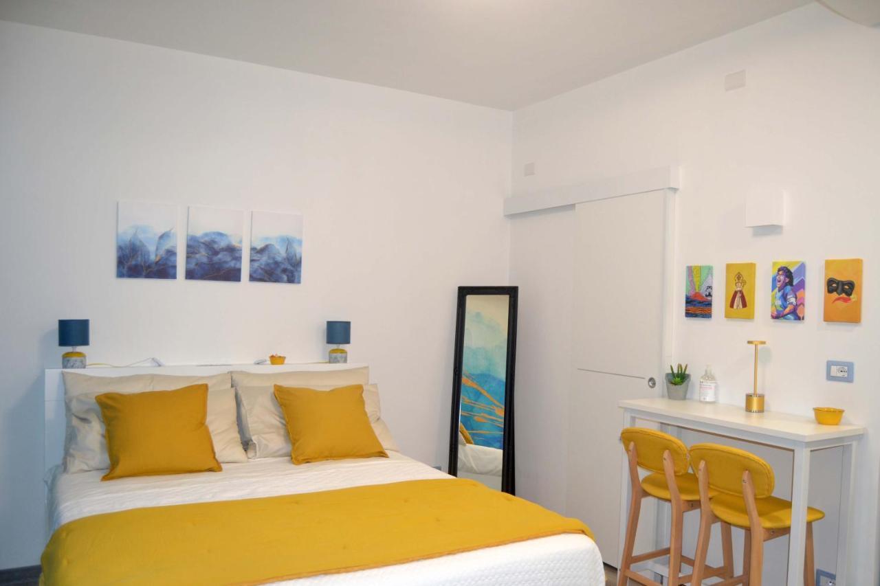 Room&Chiaia Naples Exterior photo