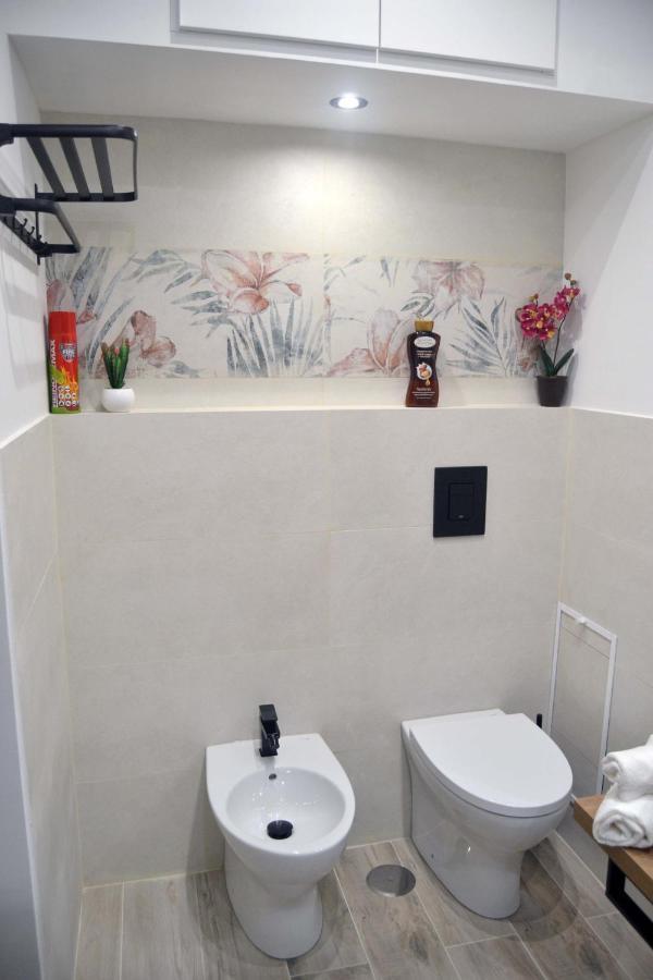 Room&Chiaia Naples Exterior photo